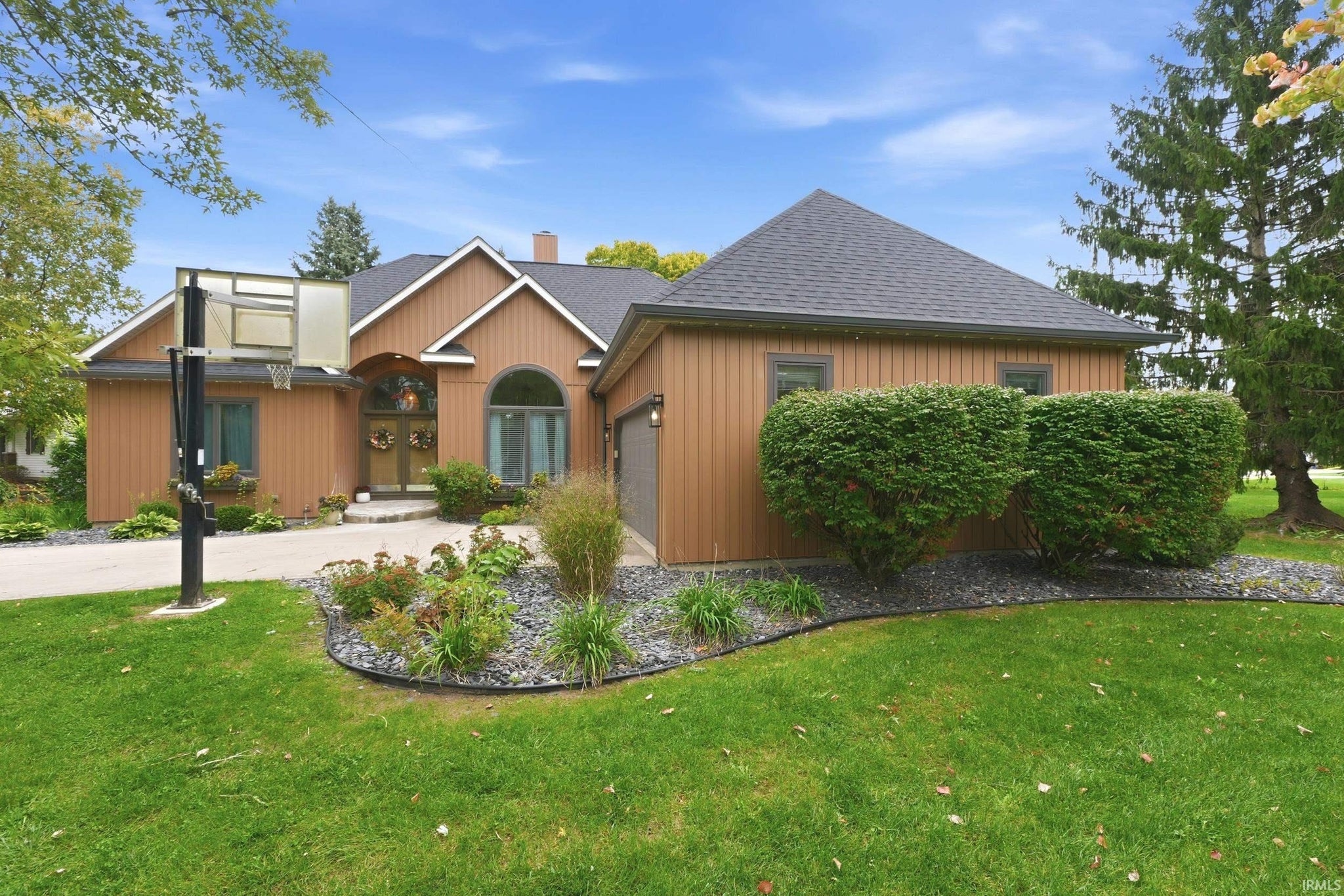 1916 S Woodfield Trail