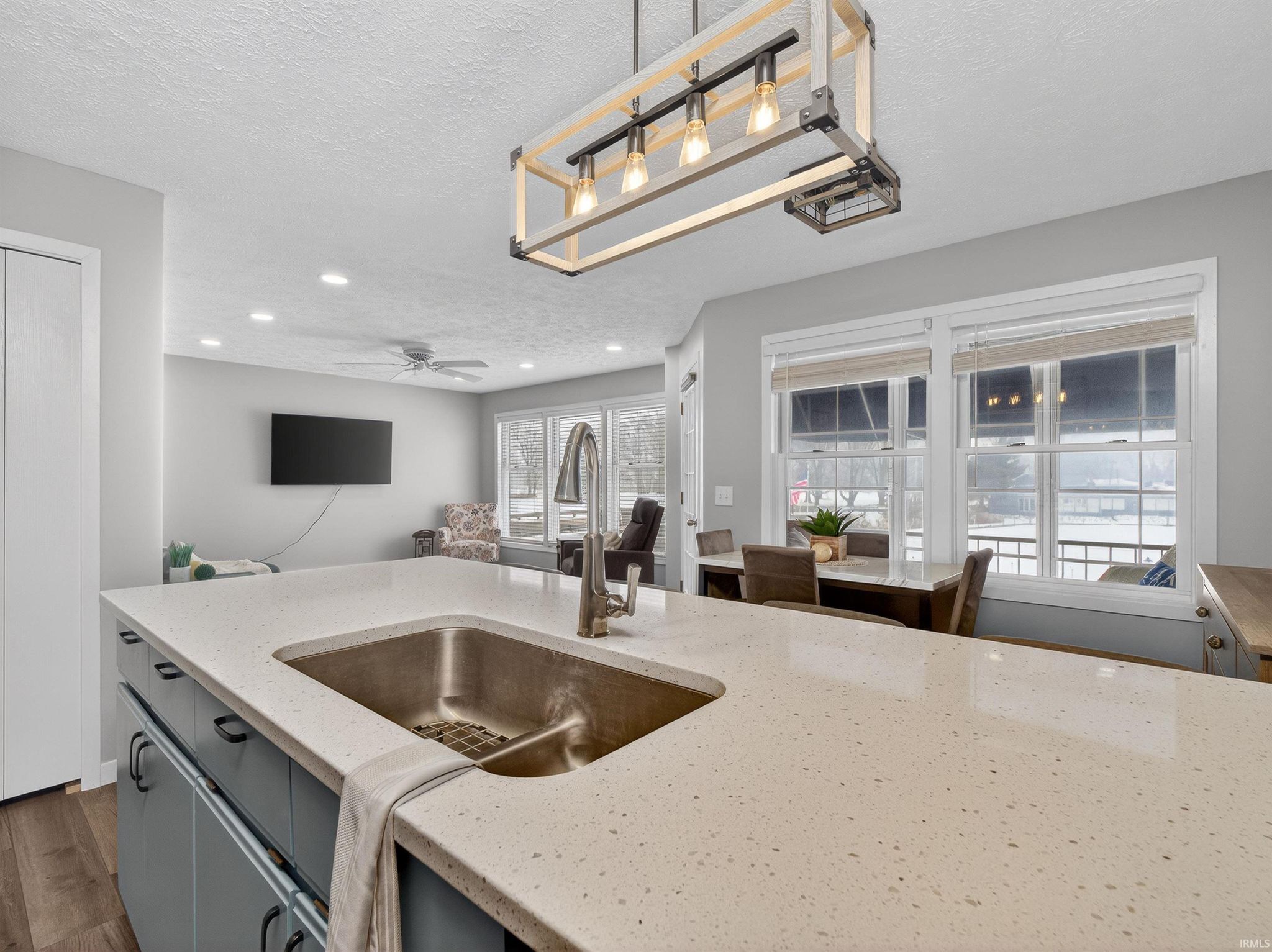 Image of 700 S Lakeside Drive 6