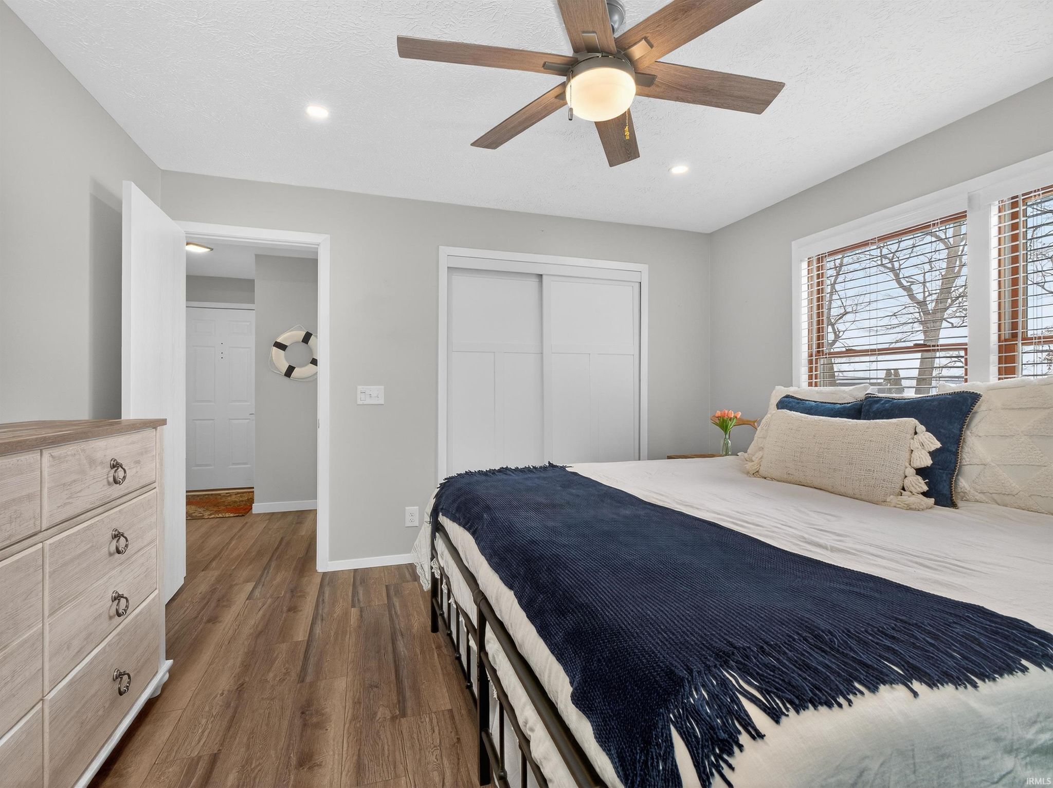 Image of 700 S Lakeside Drive 6