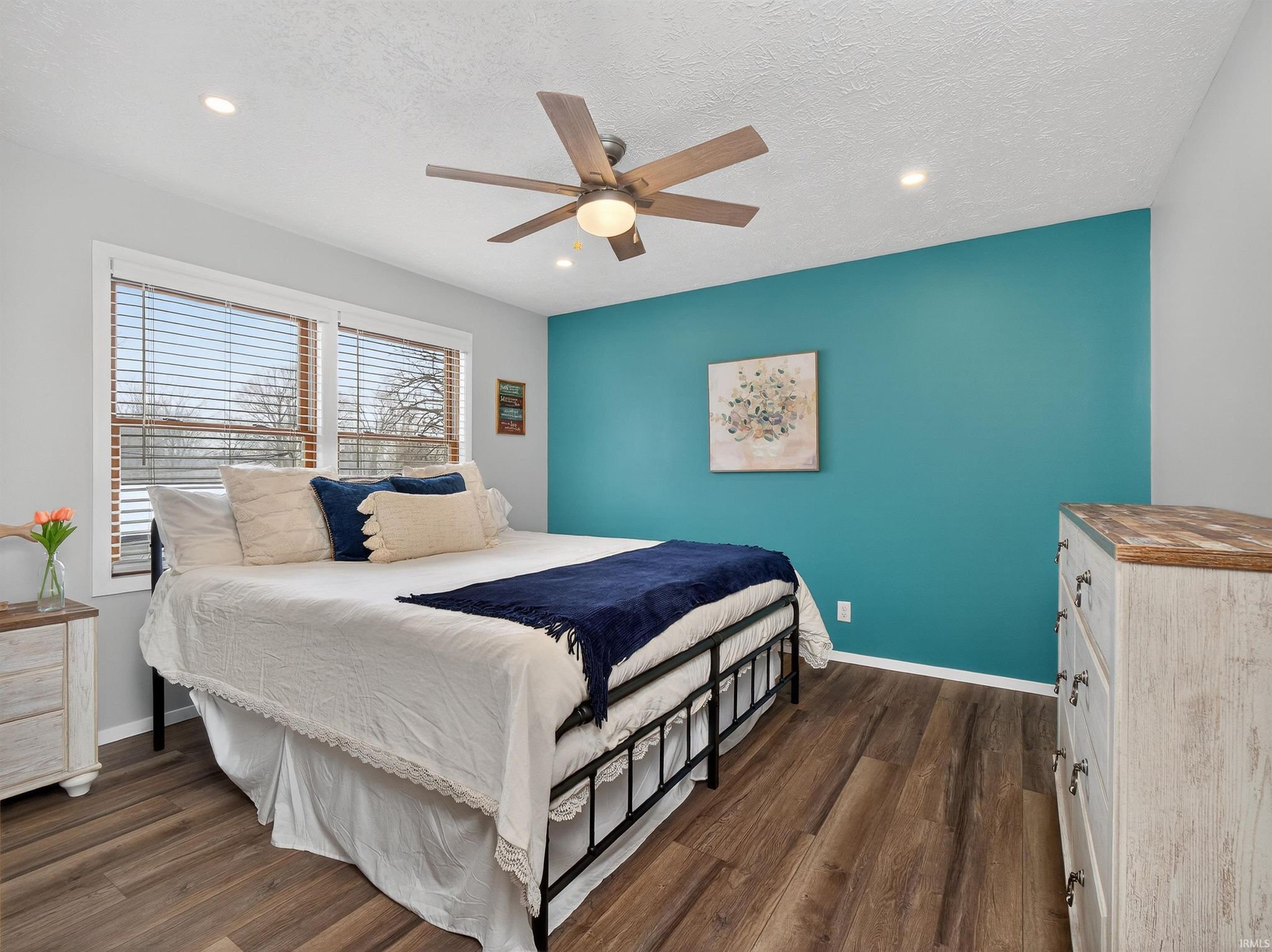 Image of 700 S Lakeside Drive 6