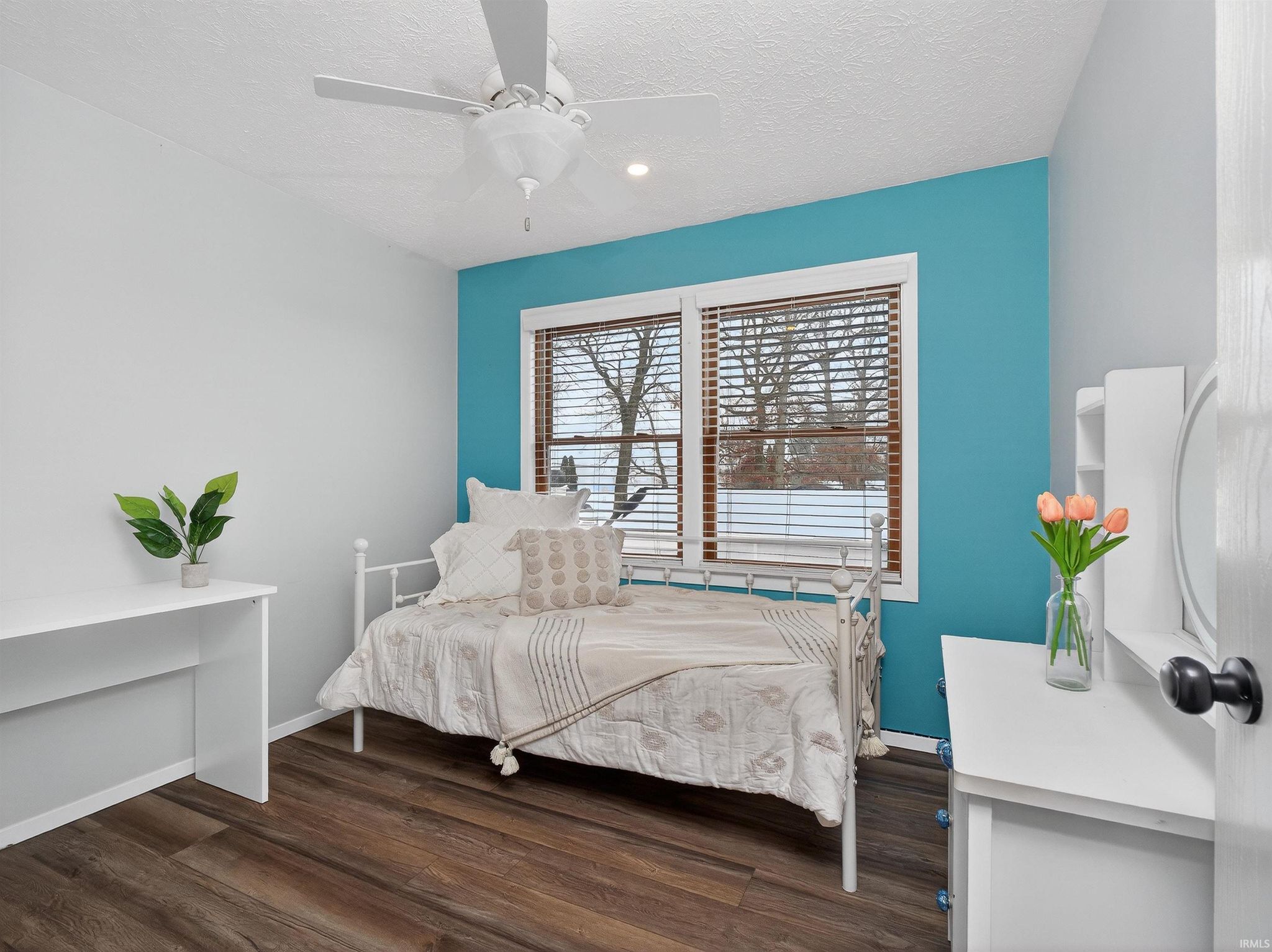 Image of 700 S Lakeside Drive 6