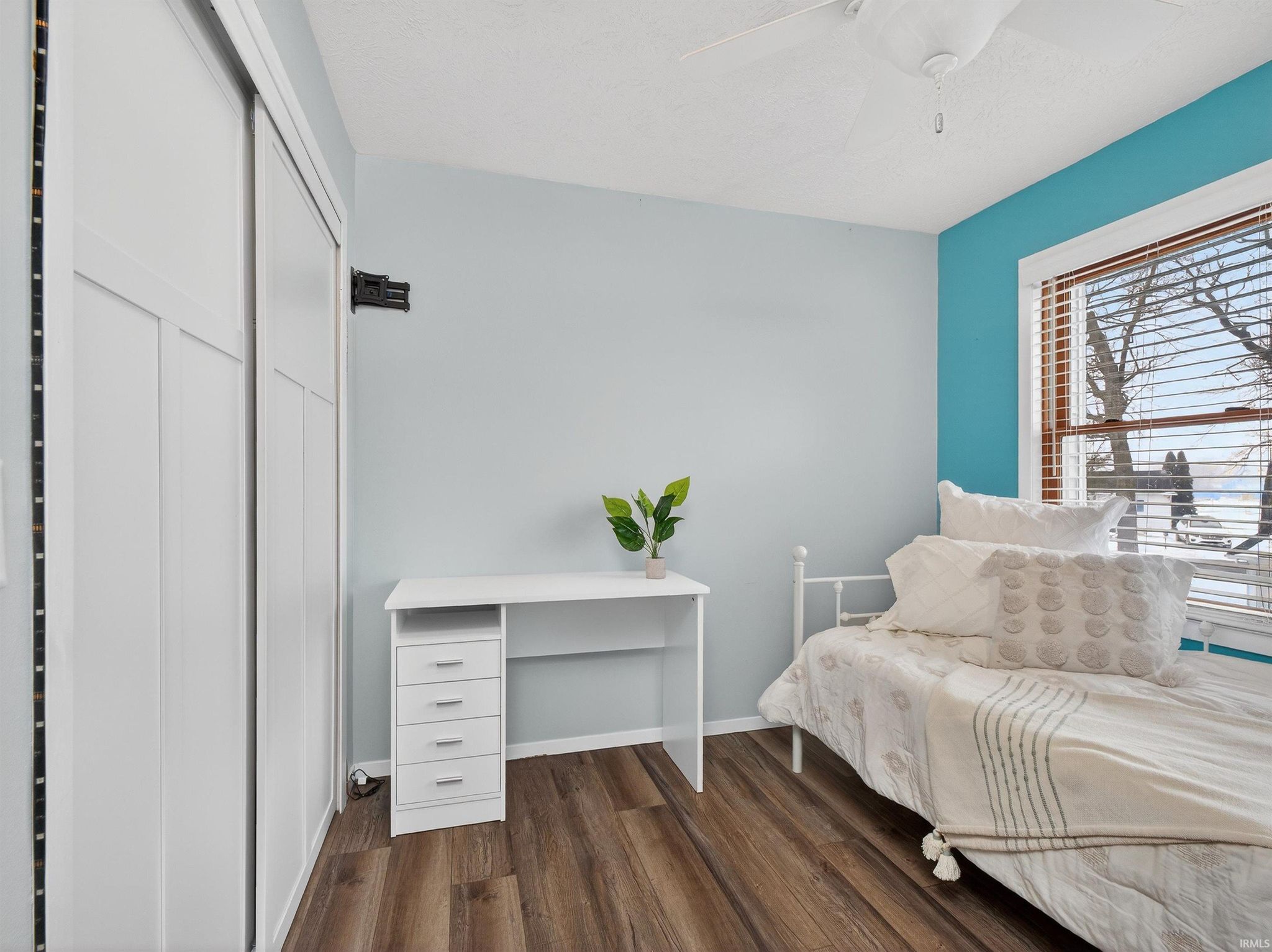 Image of 700 S Lakeside Drive 6