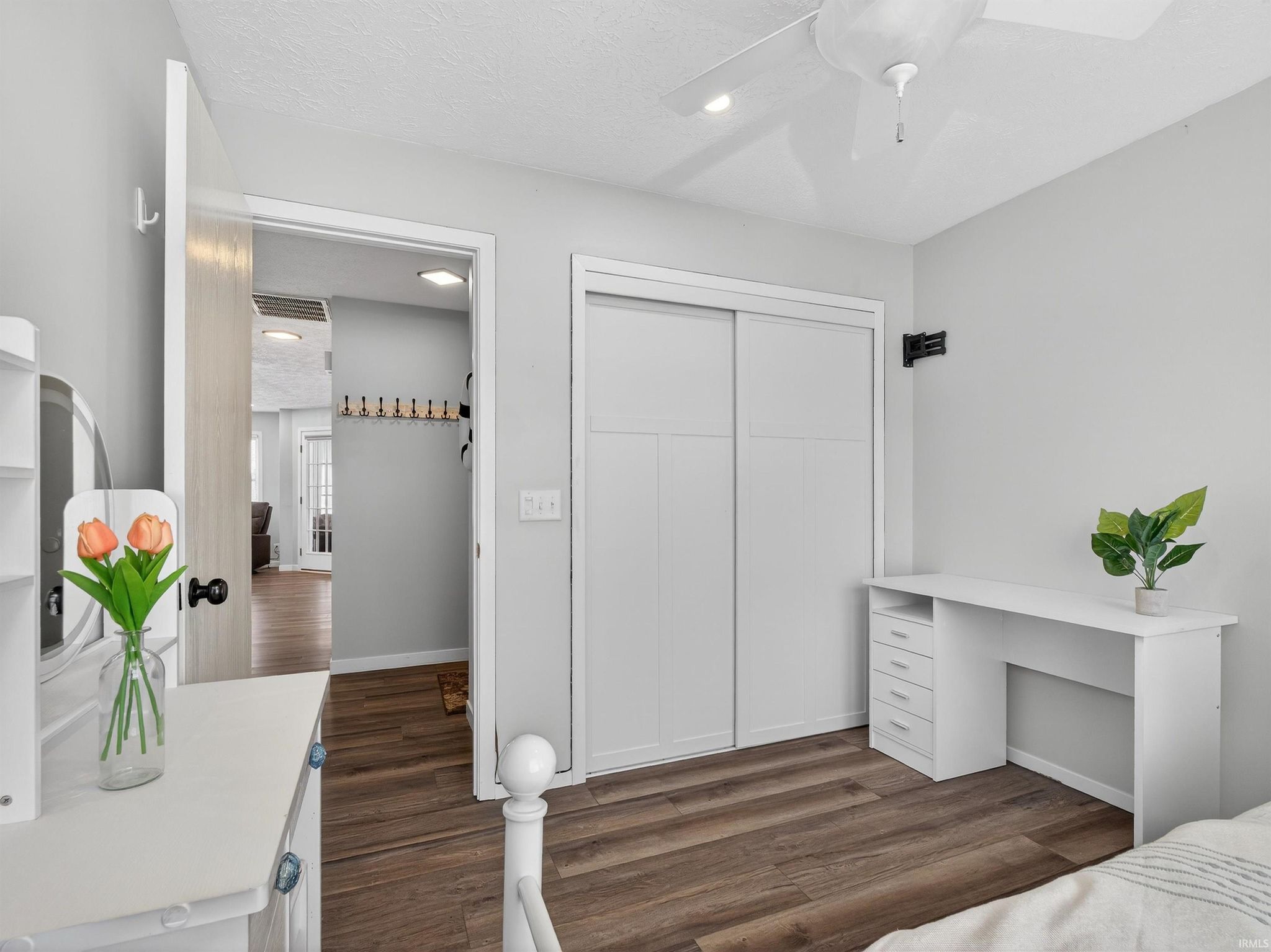 Image of 700 S Lakeside Drive 6