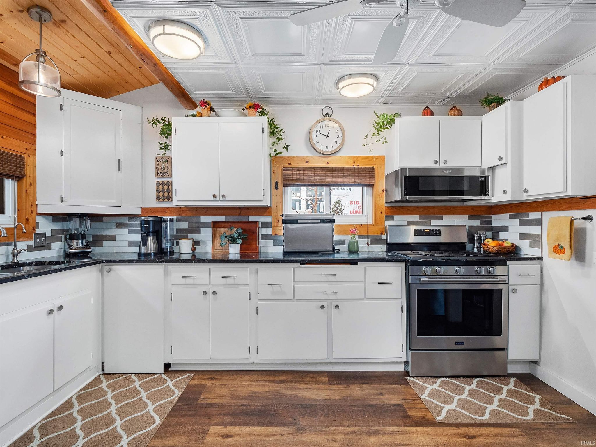 Image of 6001 E Island Avenue