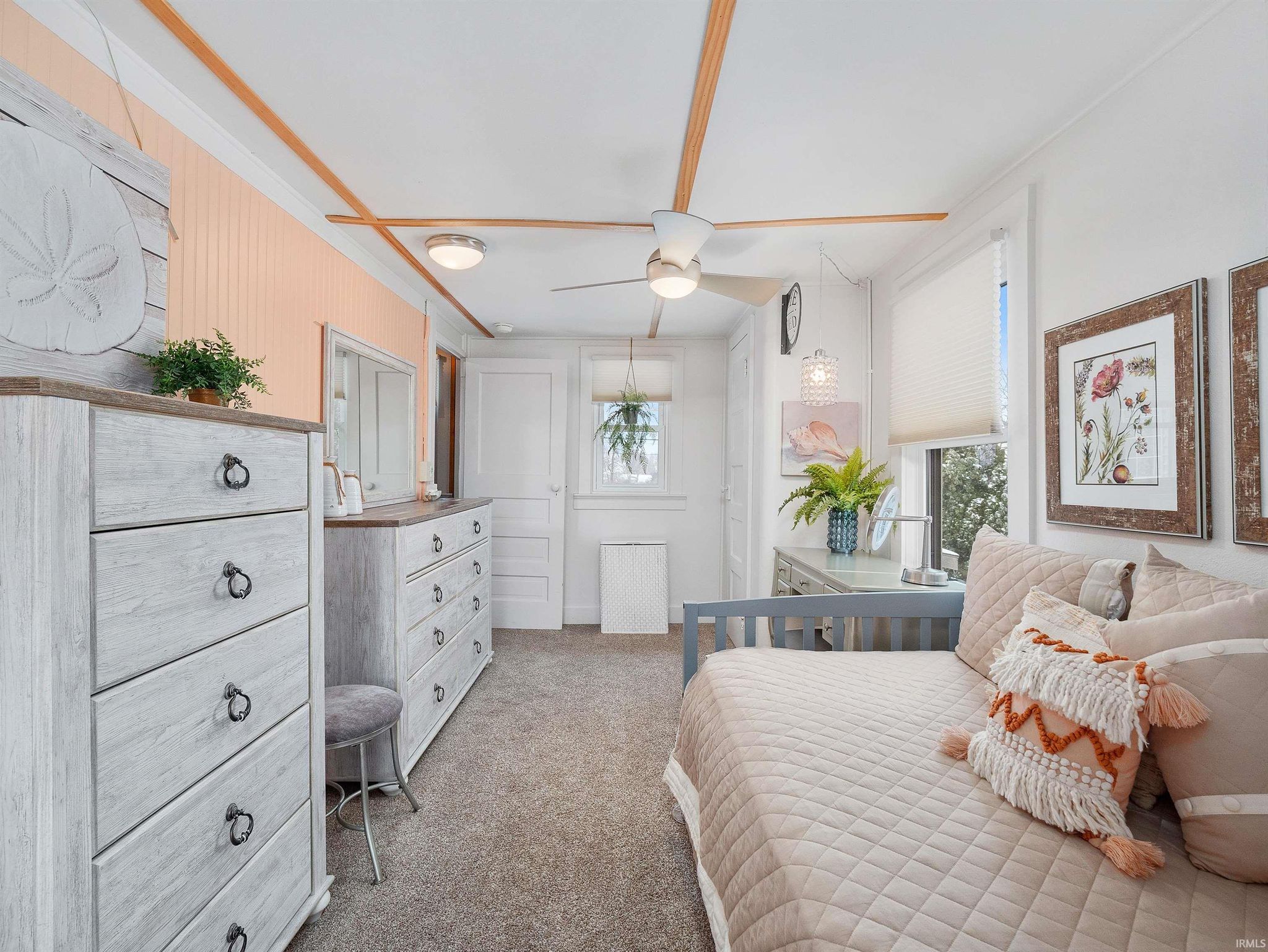 Image of 6001 E Island Avenue