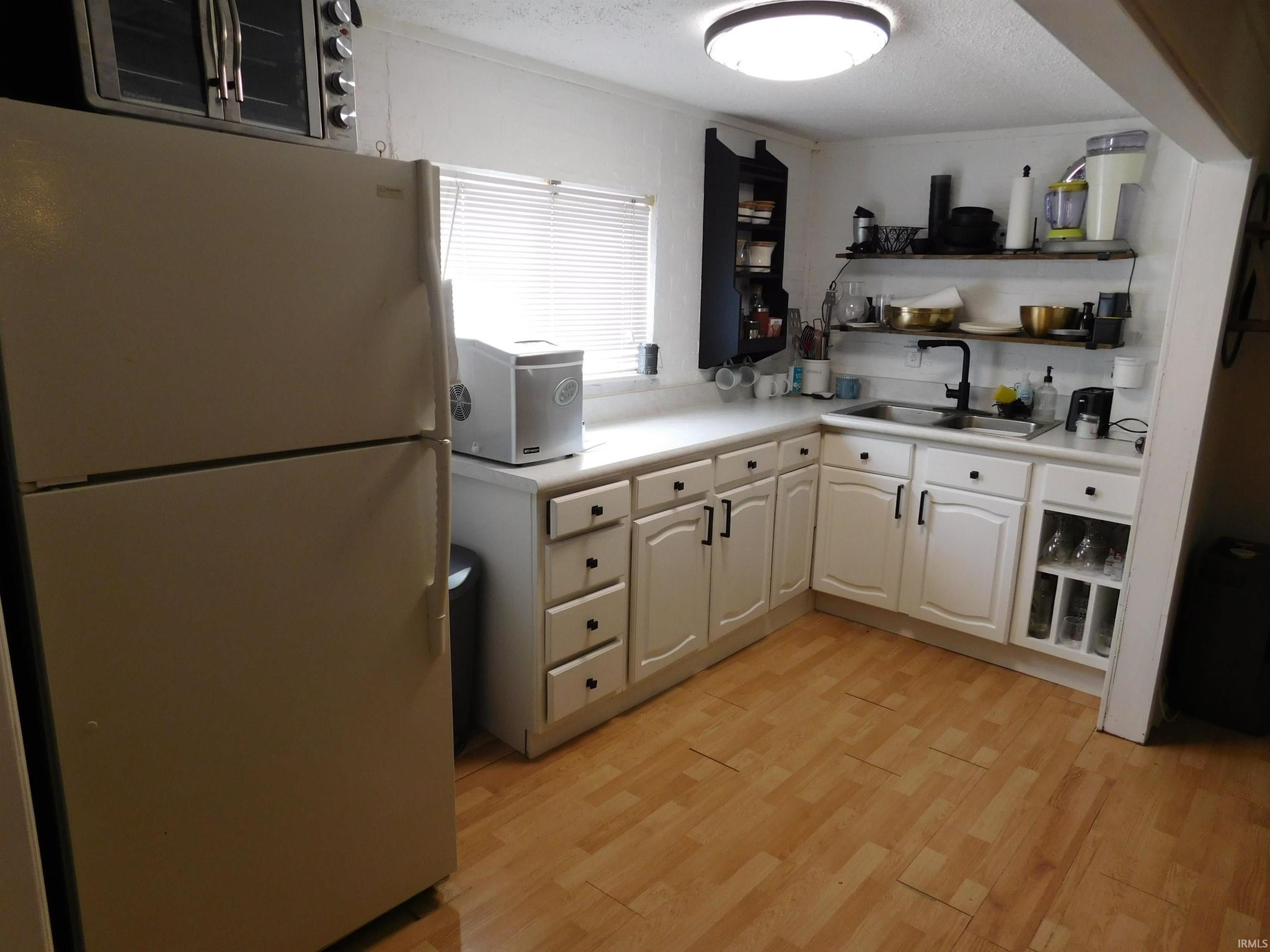 Image of 2 EMS B1D Lane