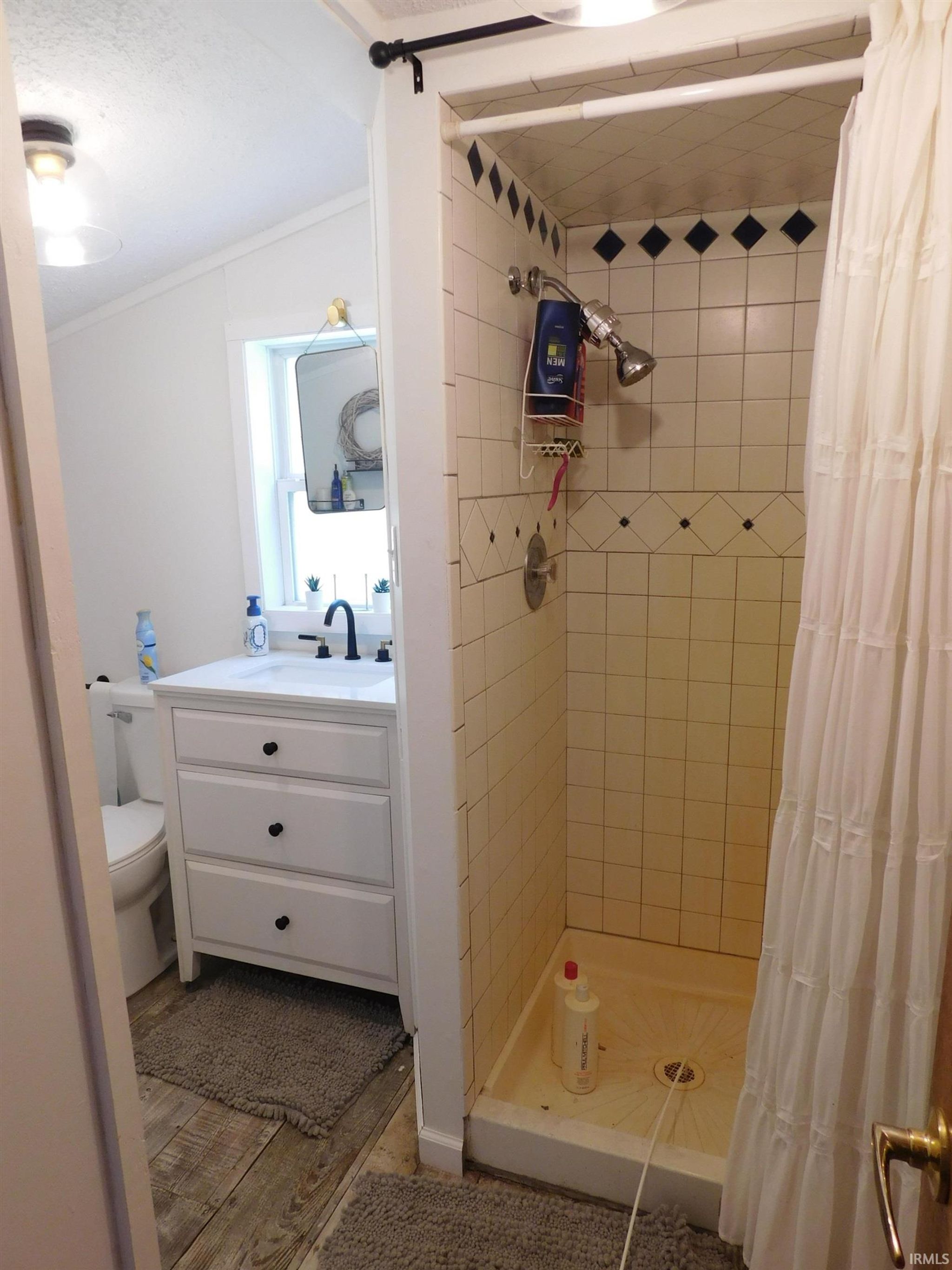 Image of 2 EMS B1D Lane