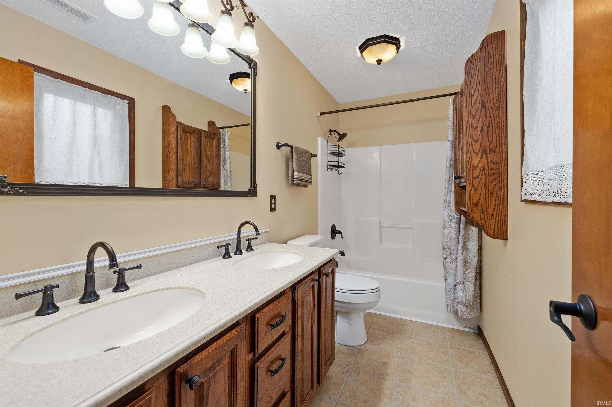 Image of 210 Knoll Ridge Boulevard