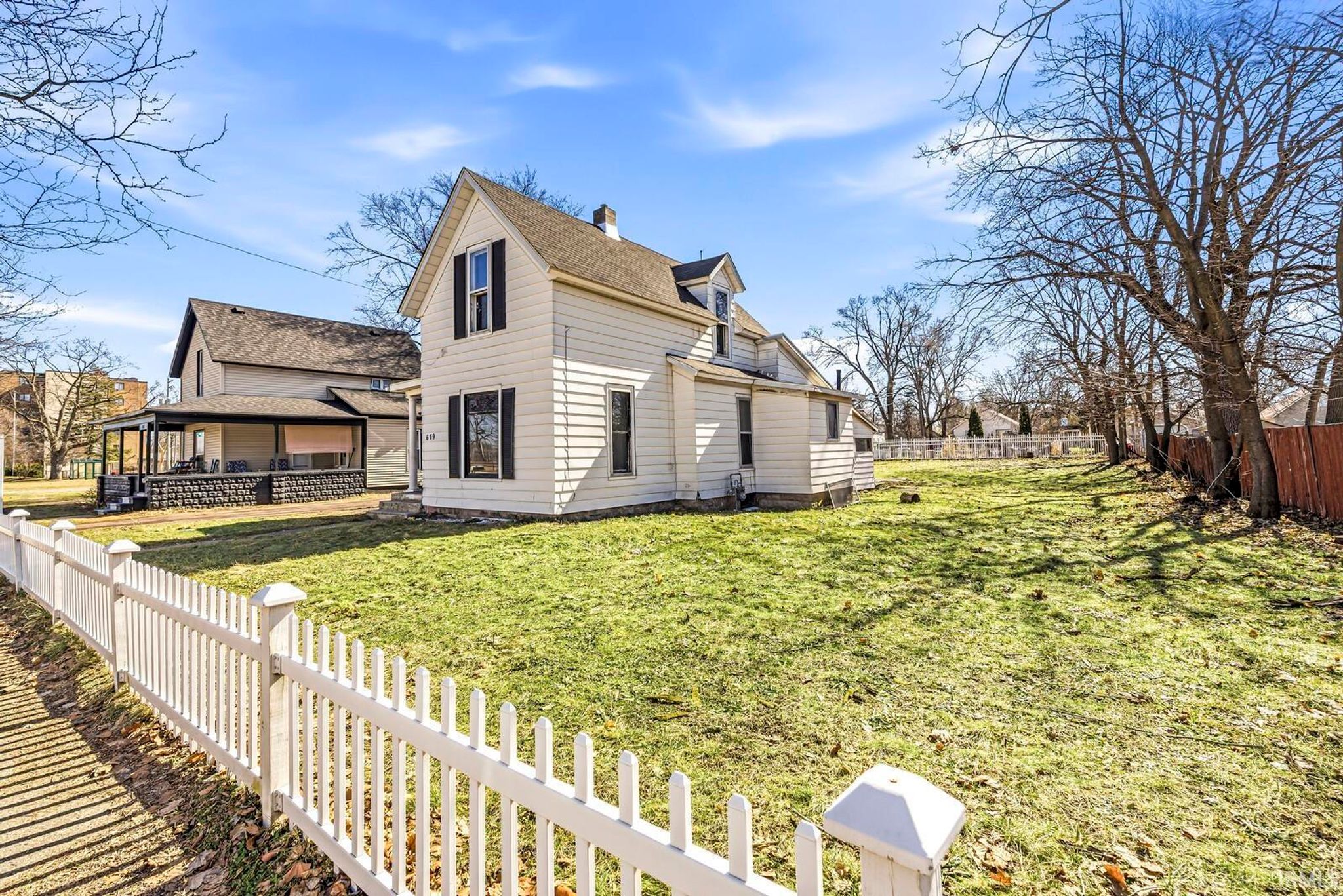 Image of 619 W Indiana Avenue