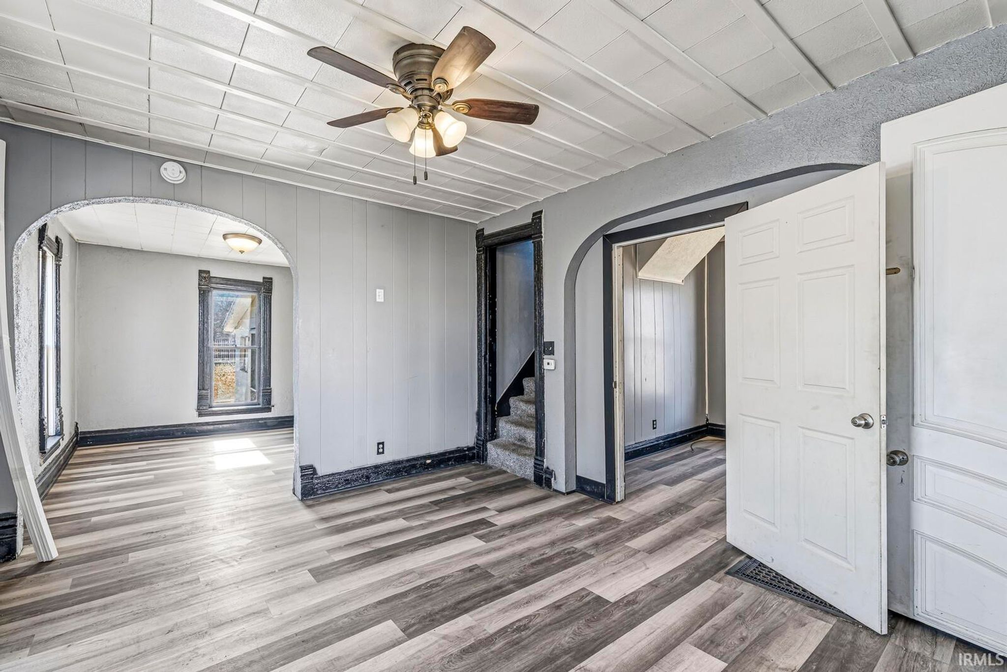 Image of 619 W Indiana Avenue