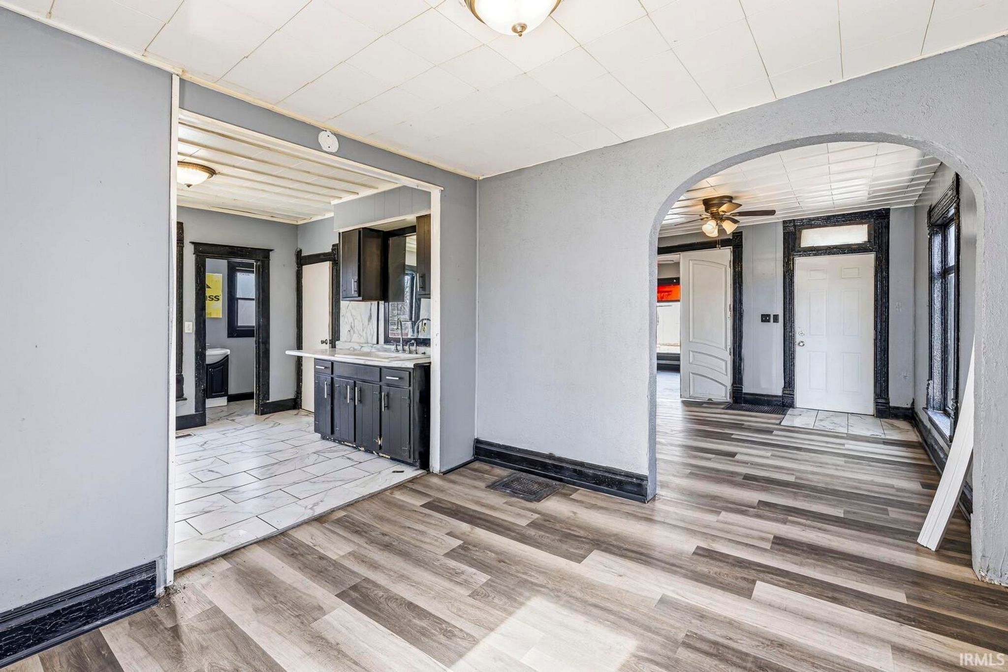 Image of 619 W Indiana Avenue