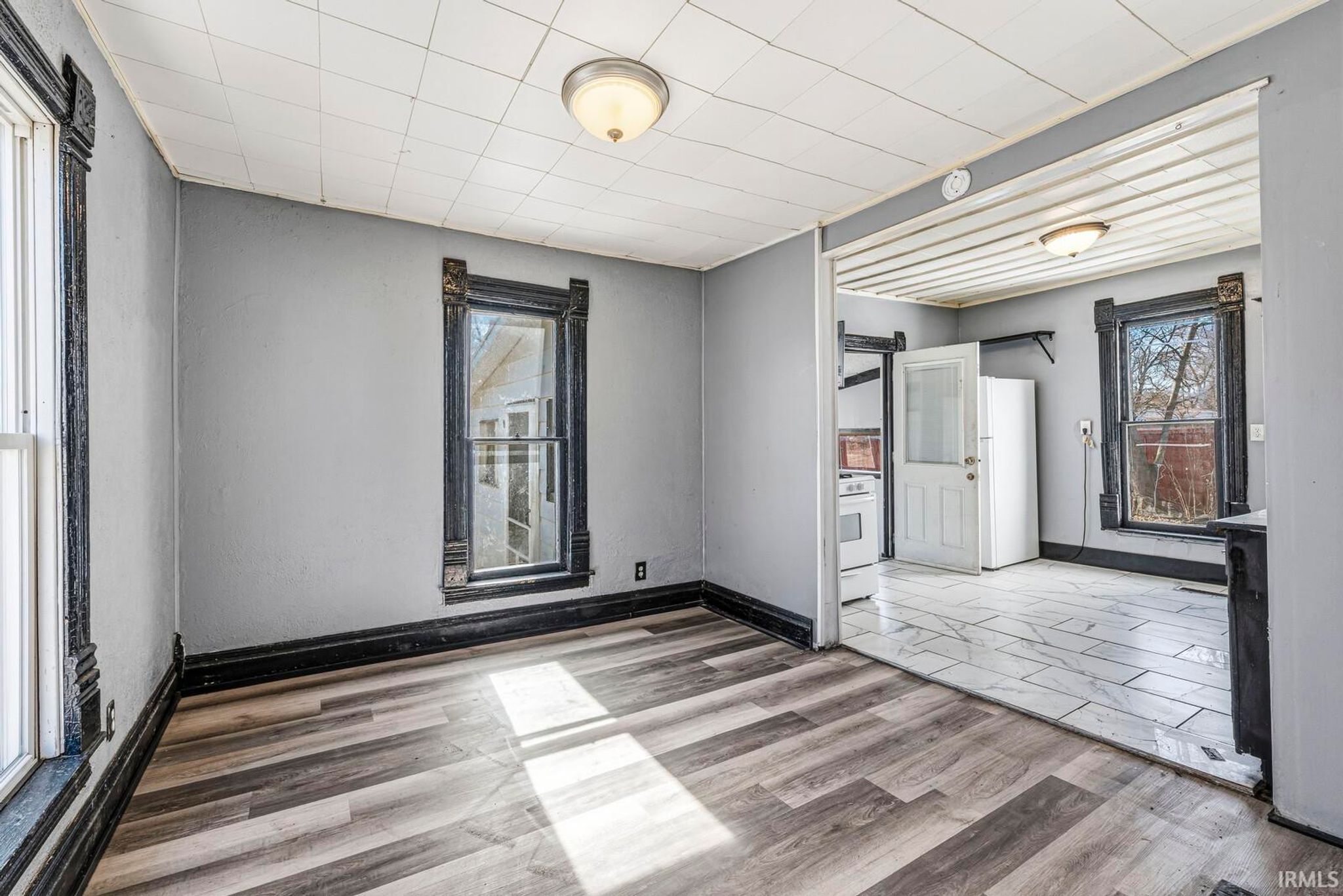 Image of 619 W Indiana Avenue