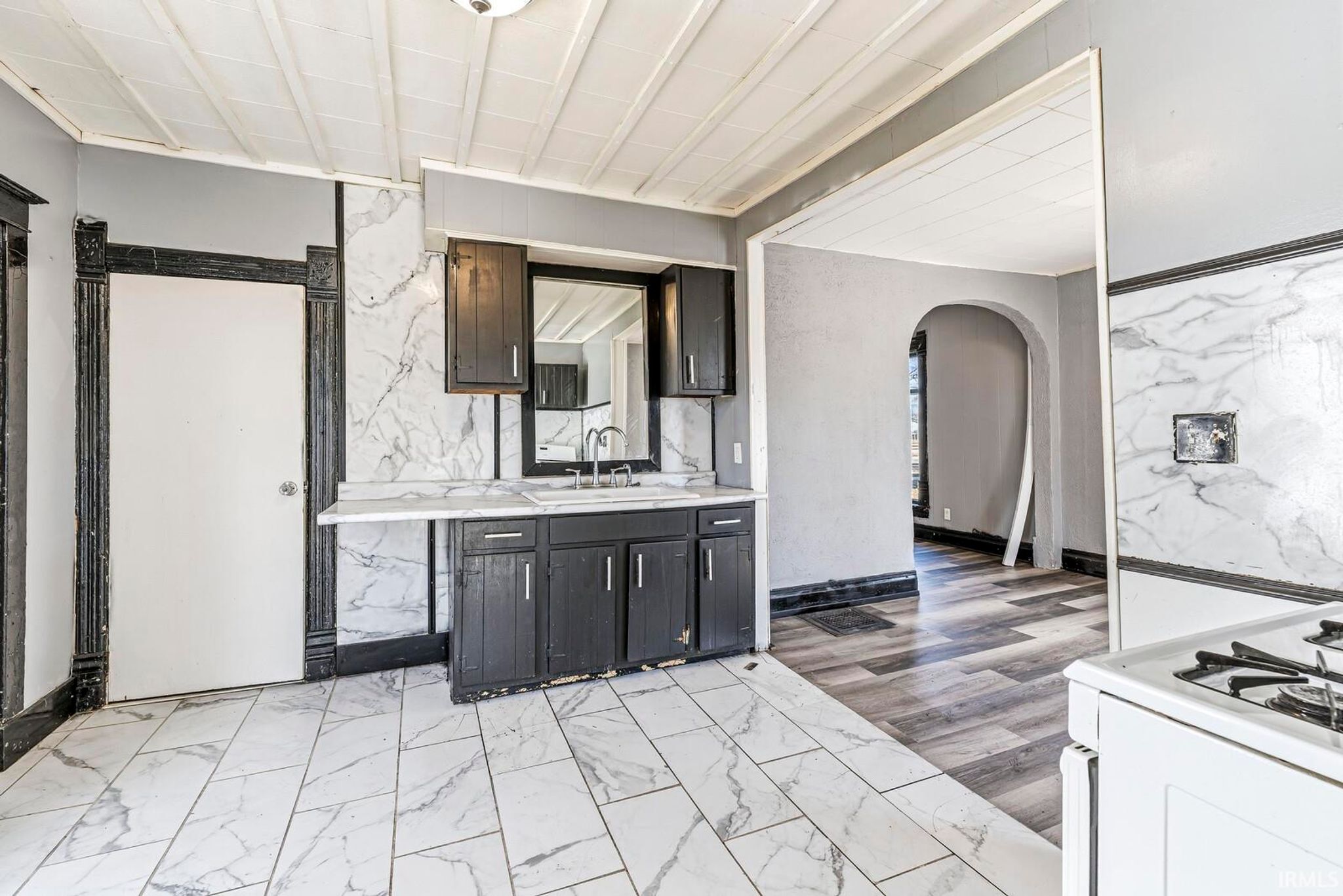 Image of 619 W Indiana Avenue