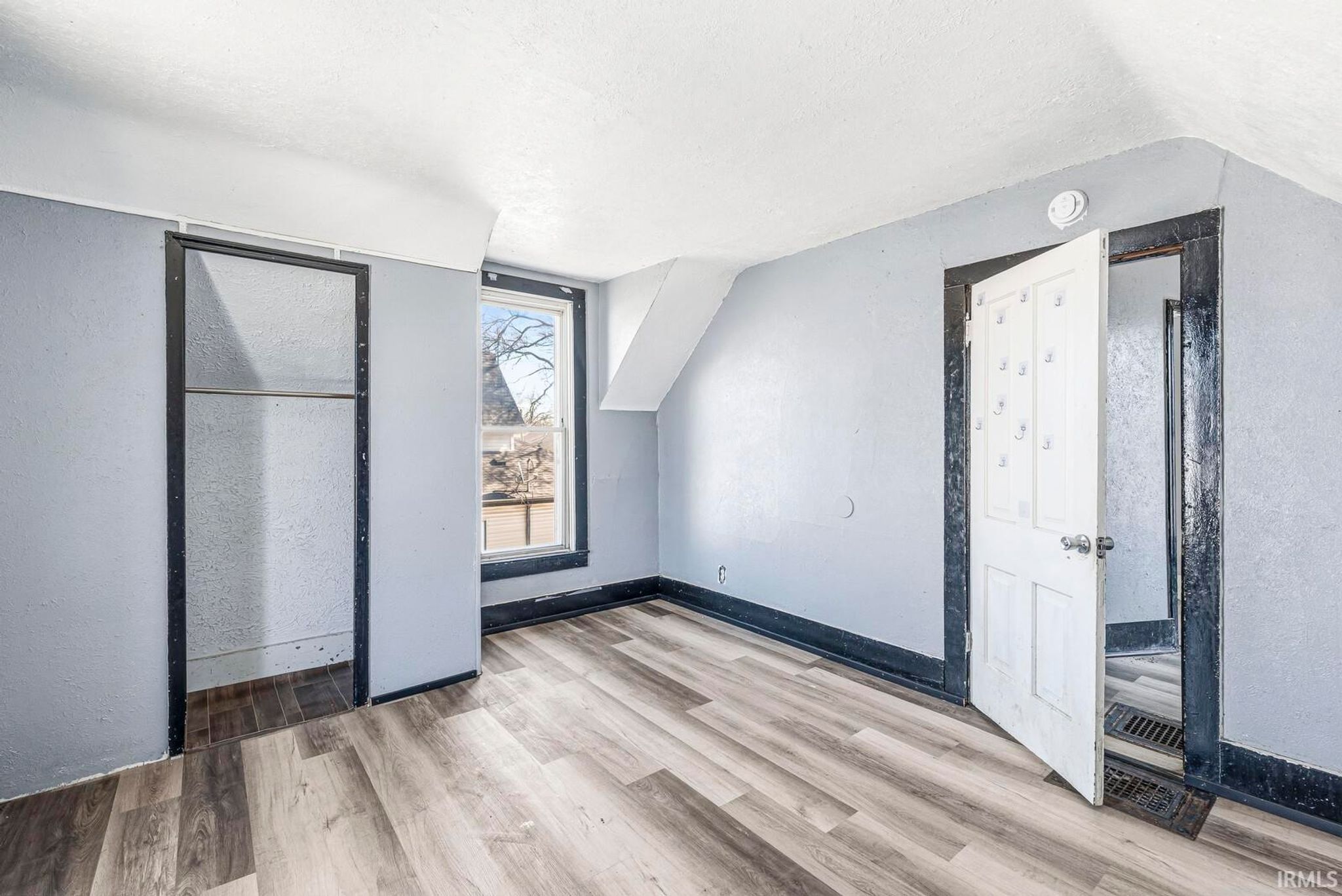 Image of 619 W Indiana Avenue