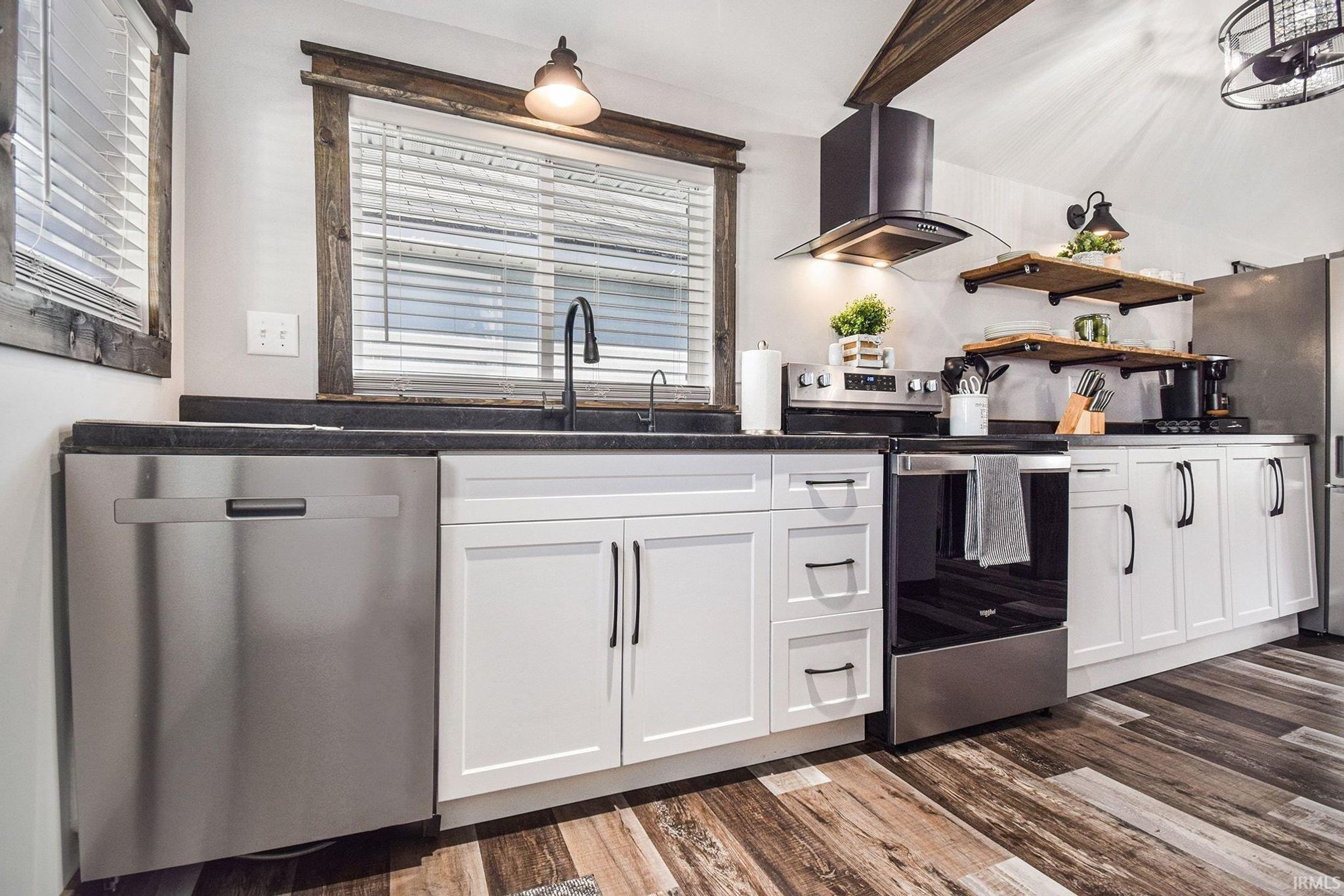 Image of 19 EMS W16C Lane