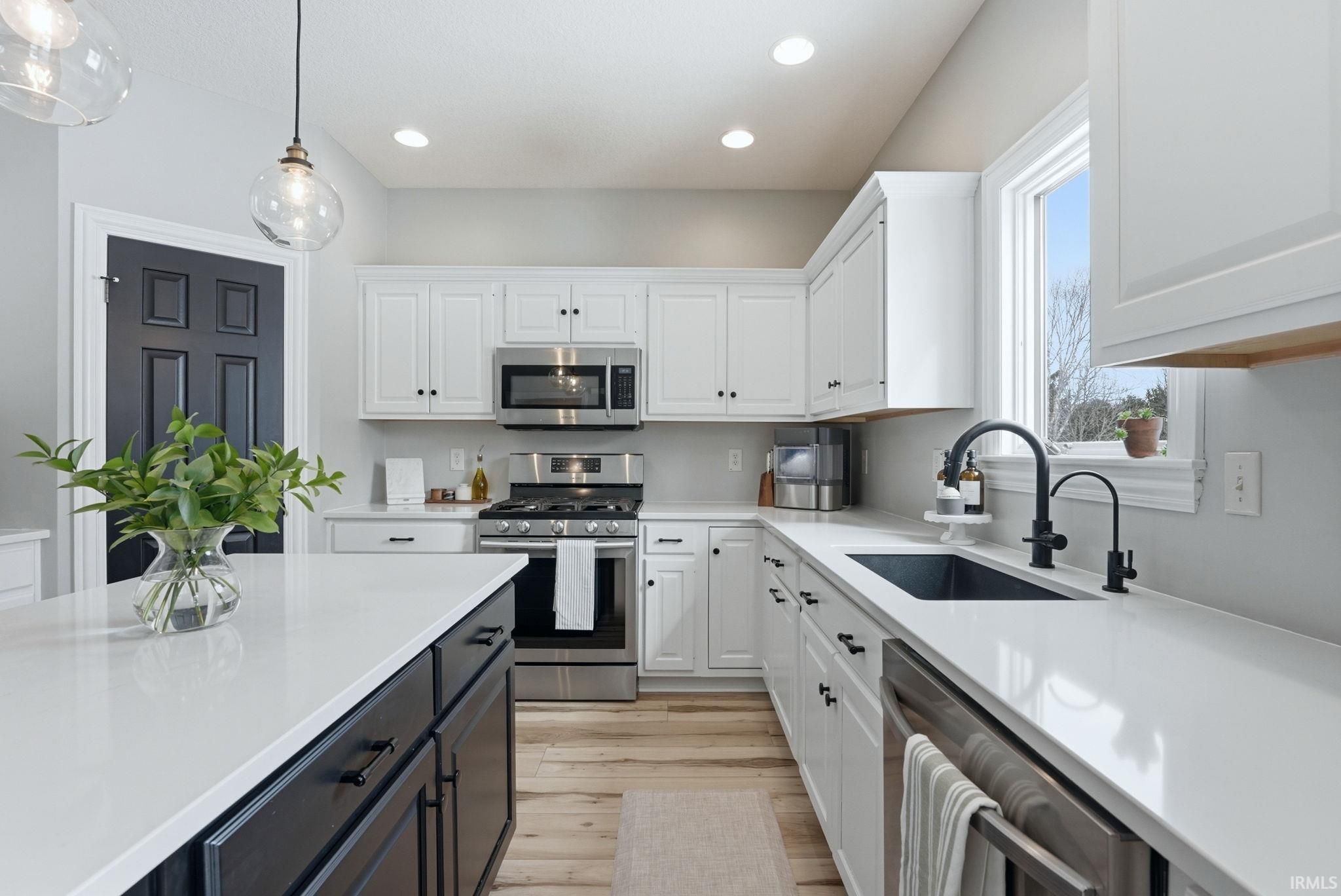 Image of 2142 Laurelwood Drive