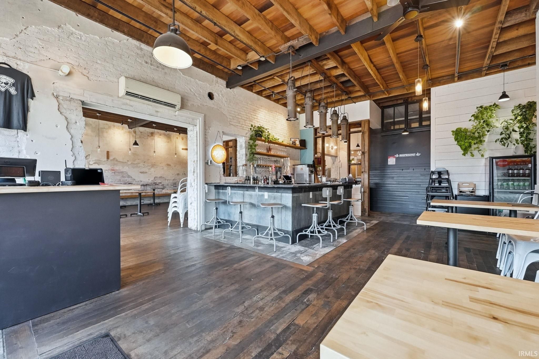 Image of 108 & 110 E Market Street