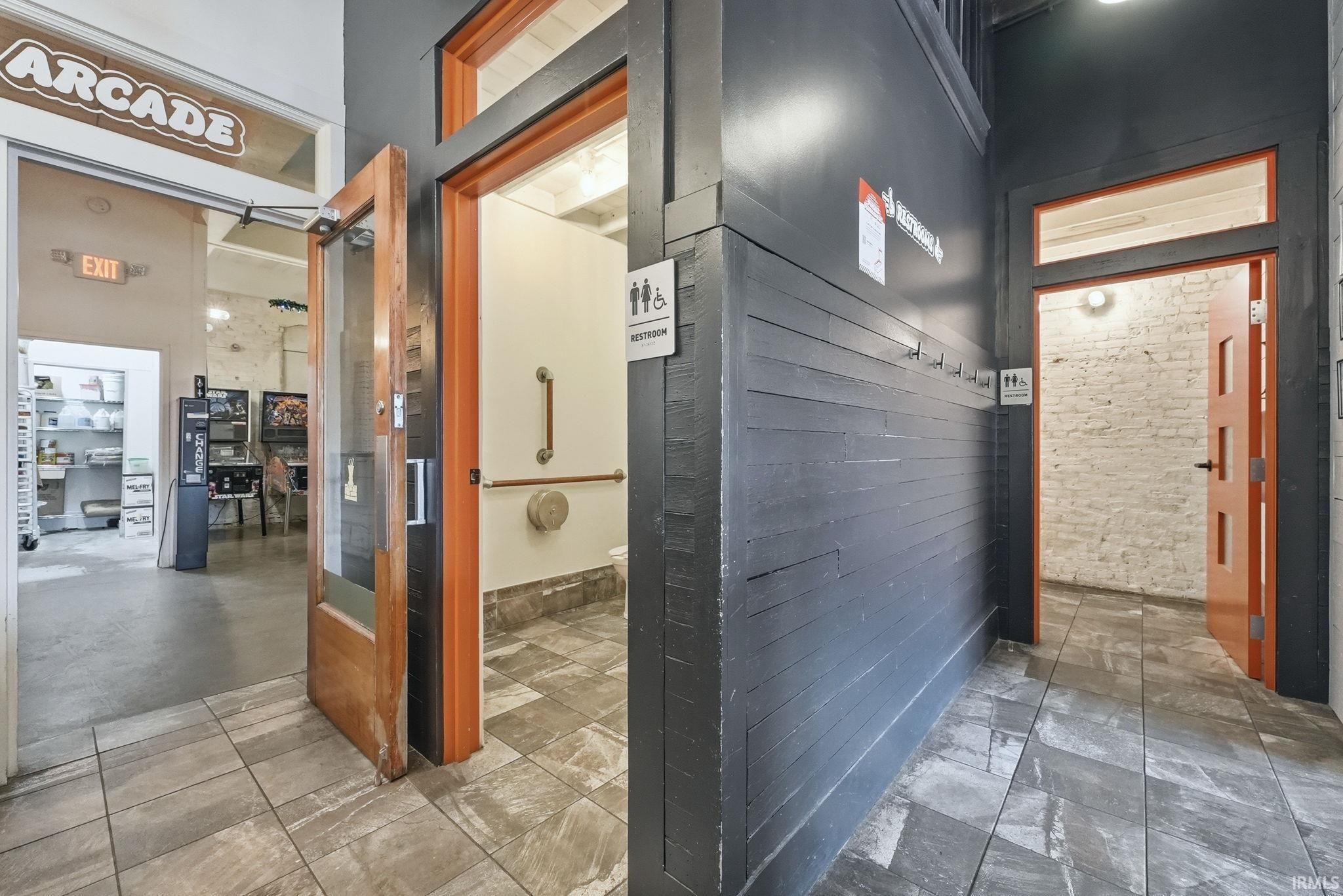 Image of 108 & 110 E Market Street