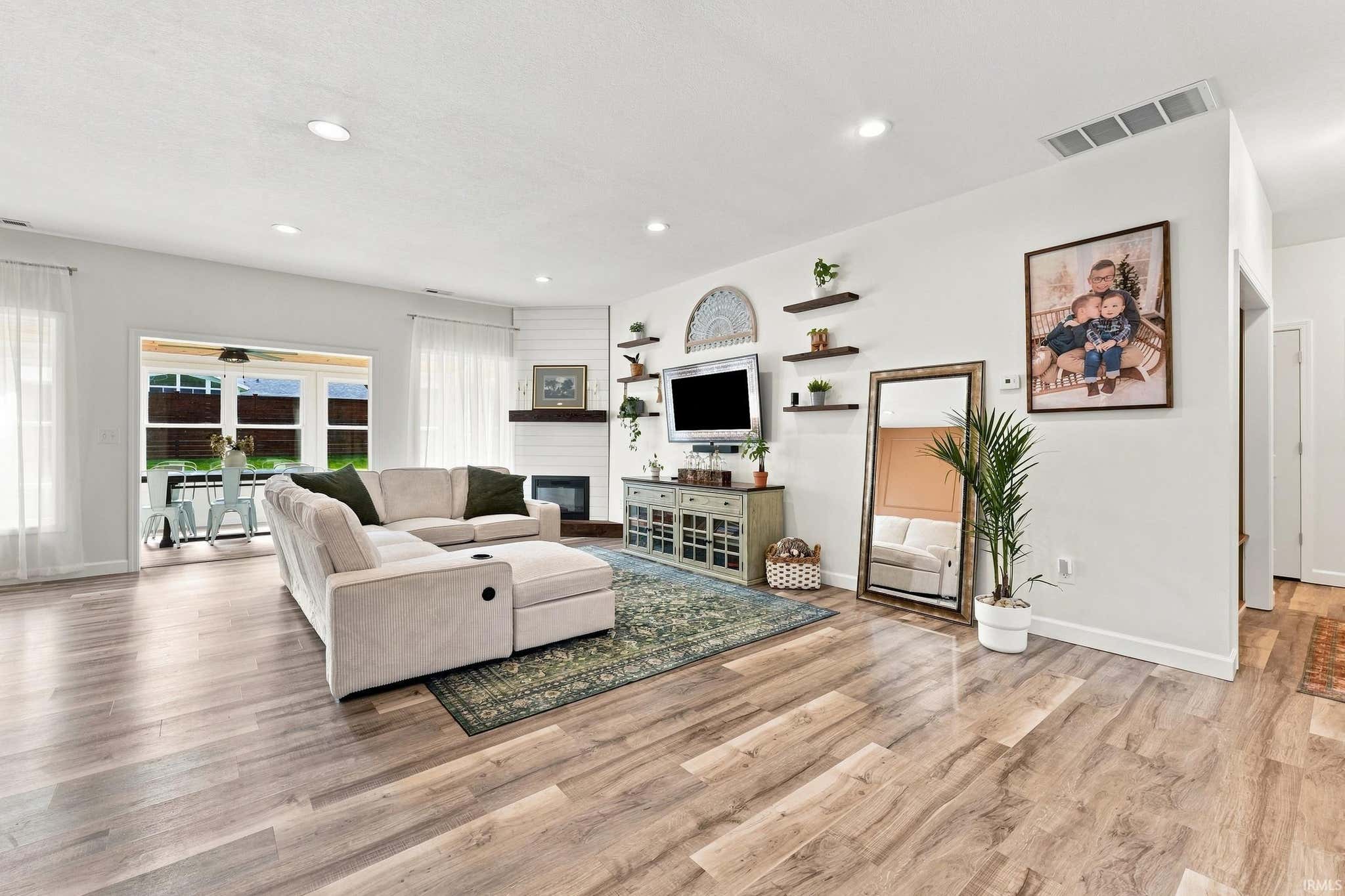 Image of 1338 N Santorini Drive