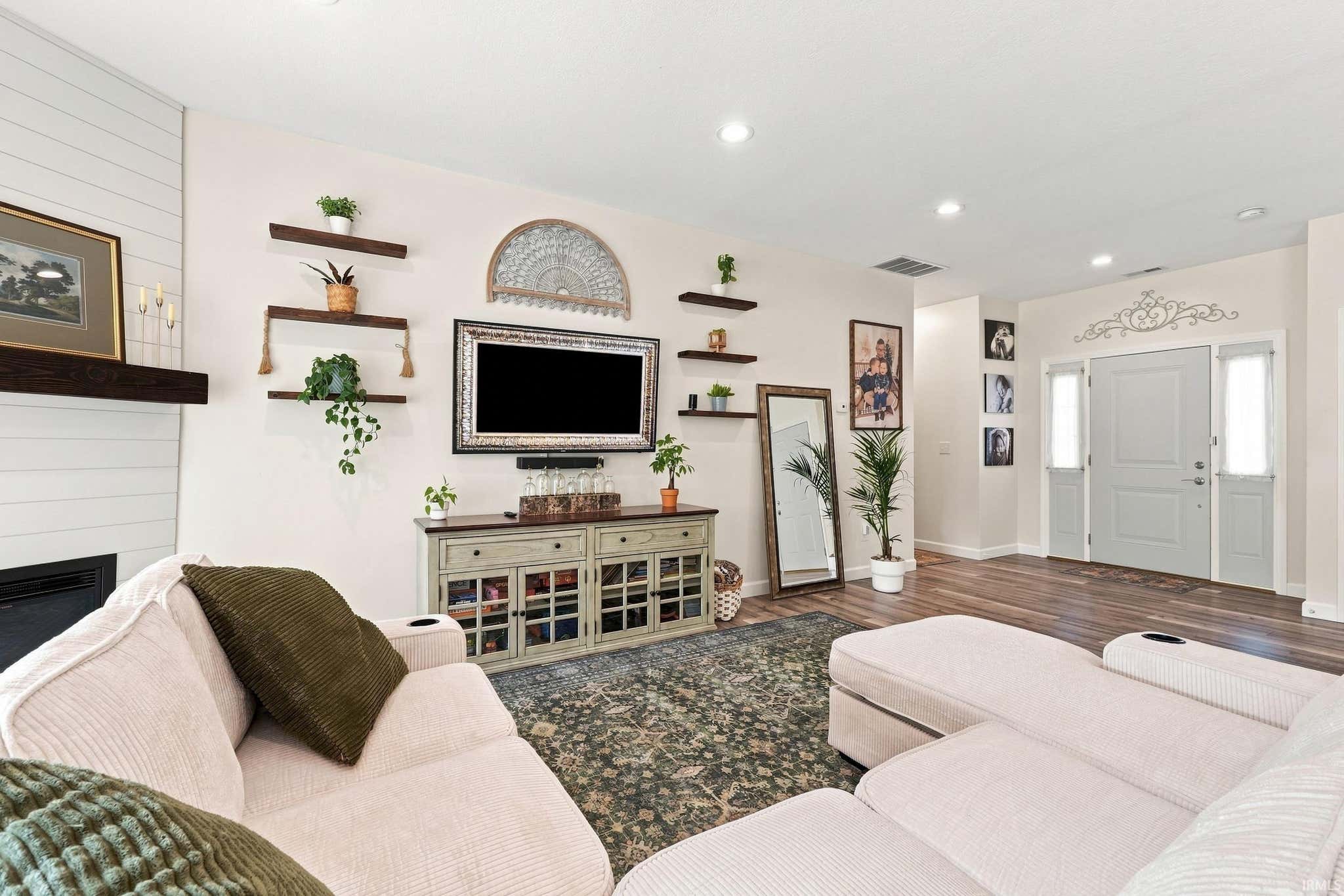 Image of 1338 N Santorini Drive