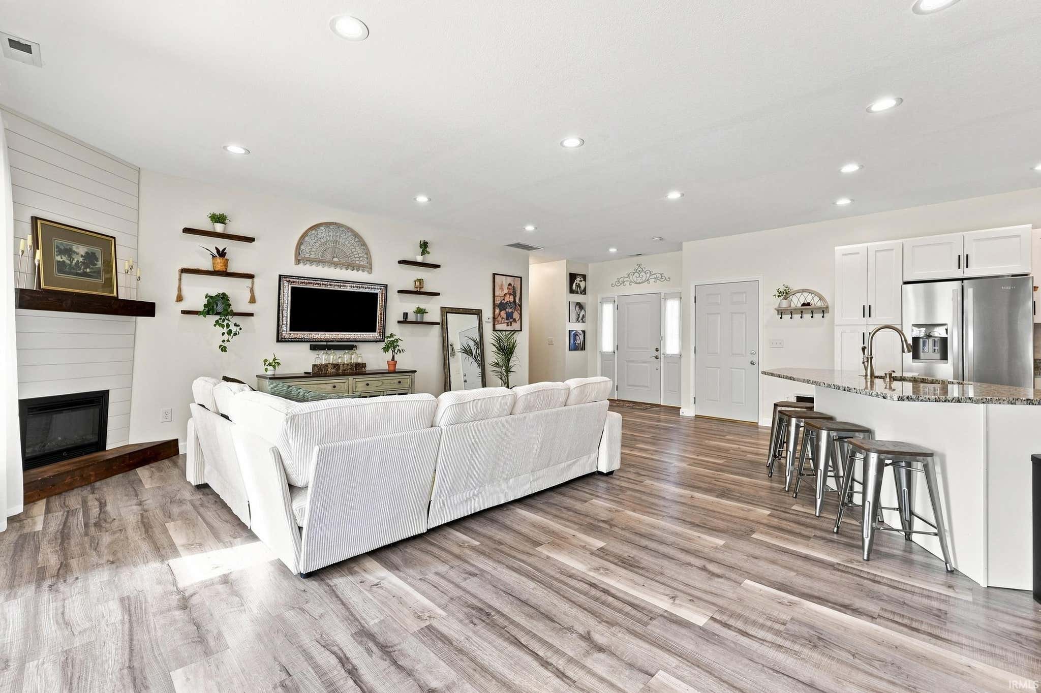 Image of 1338 N Santorini Drive