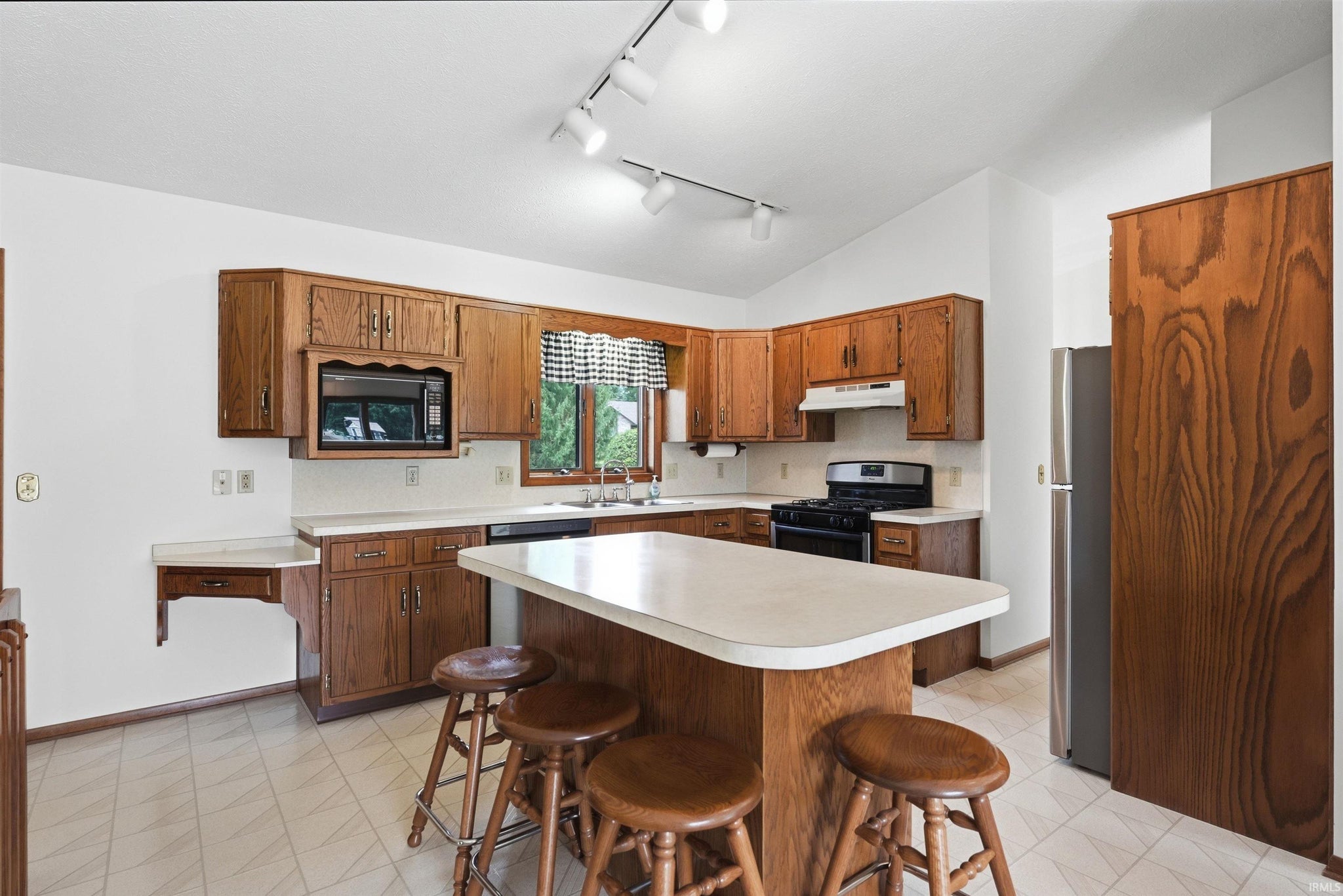 Image of 202 Colonial Drive