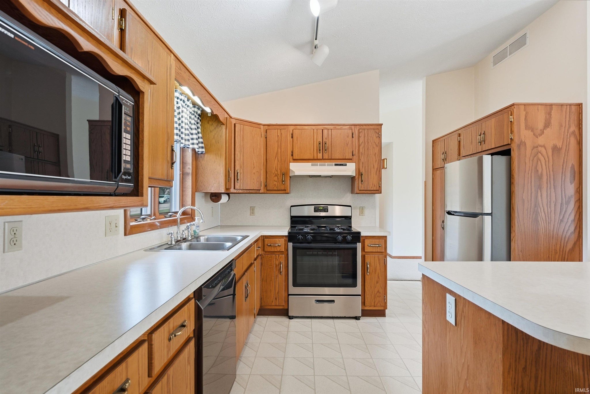 Image of 202 Colonial Drive
