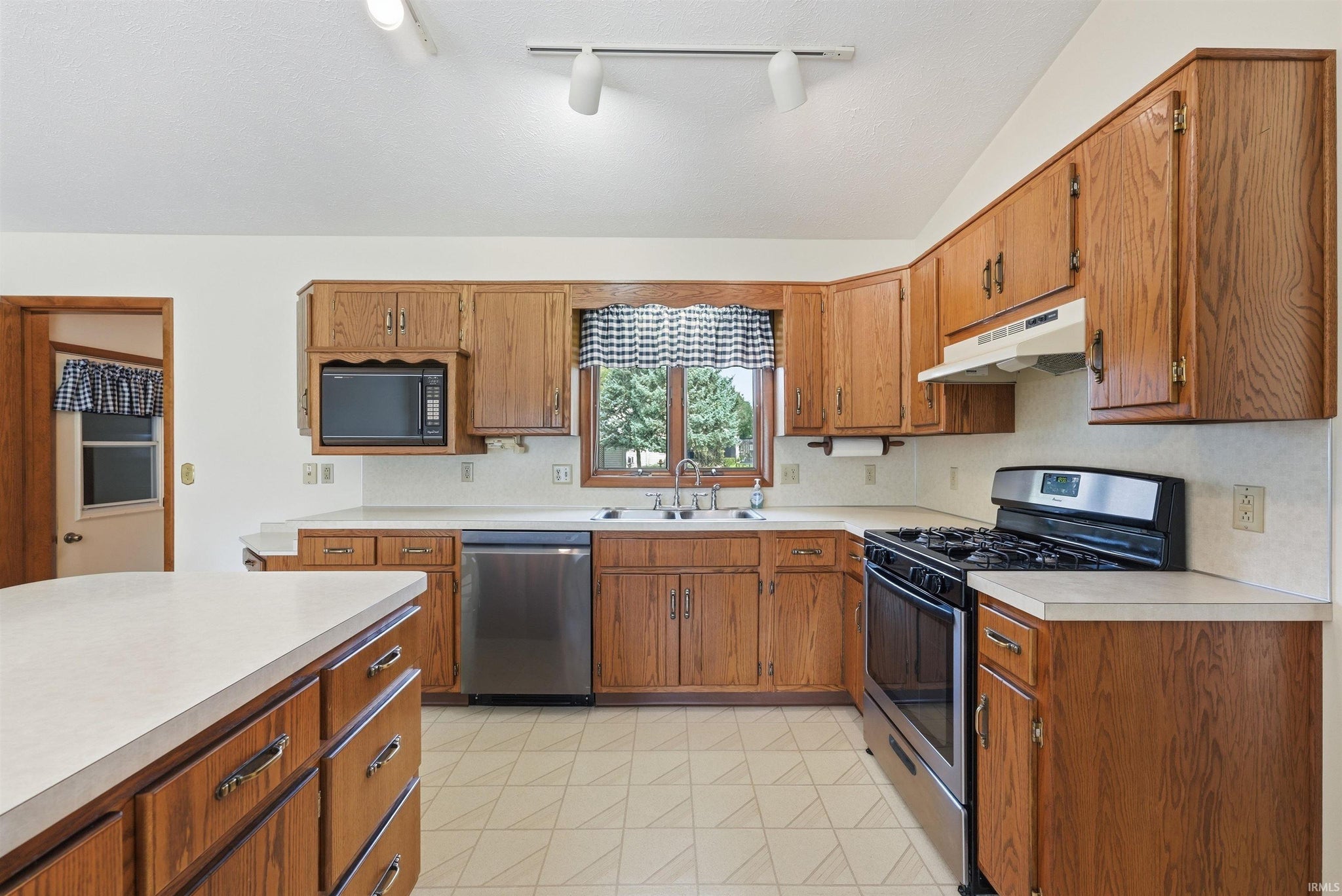 Image of 202 Colonial Drive