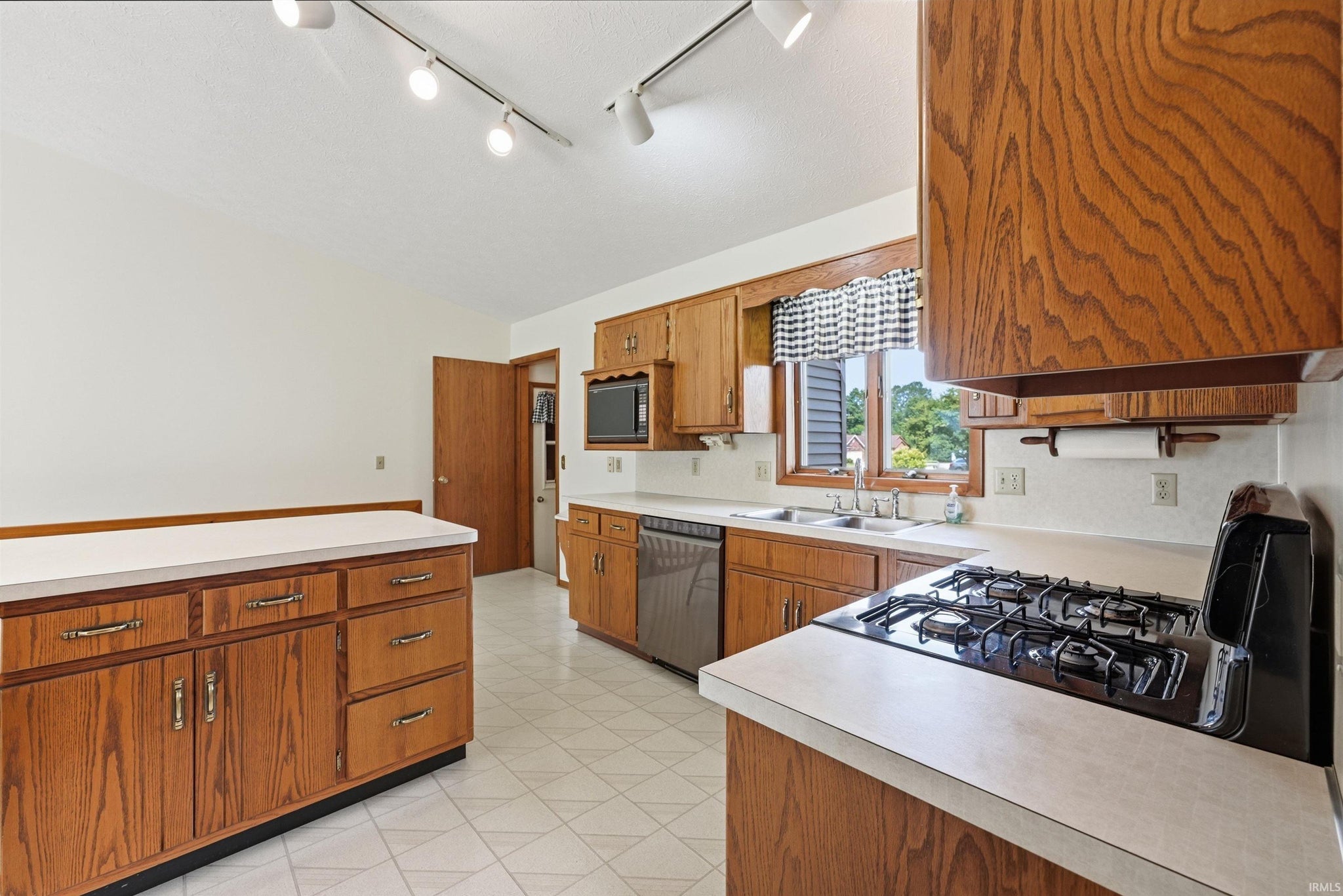 Image of 202 Colonial Drive
