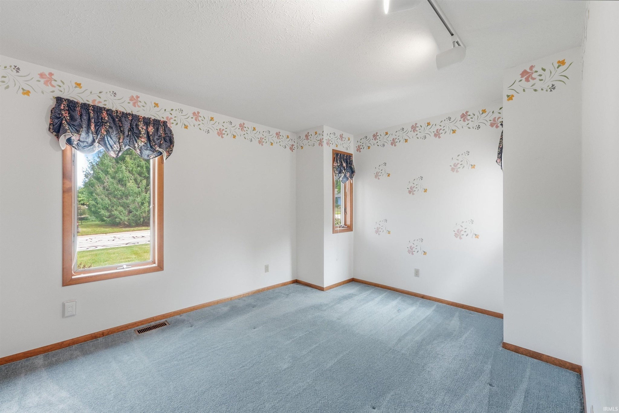 Image of 202 Colonial Drive