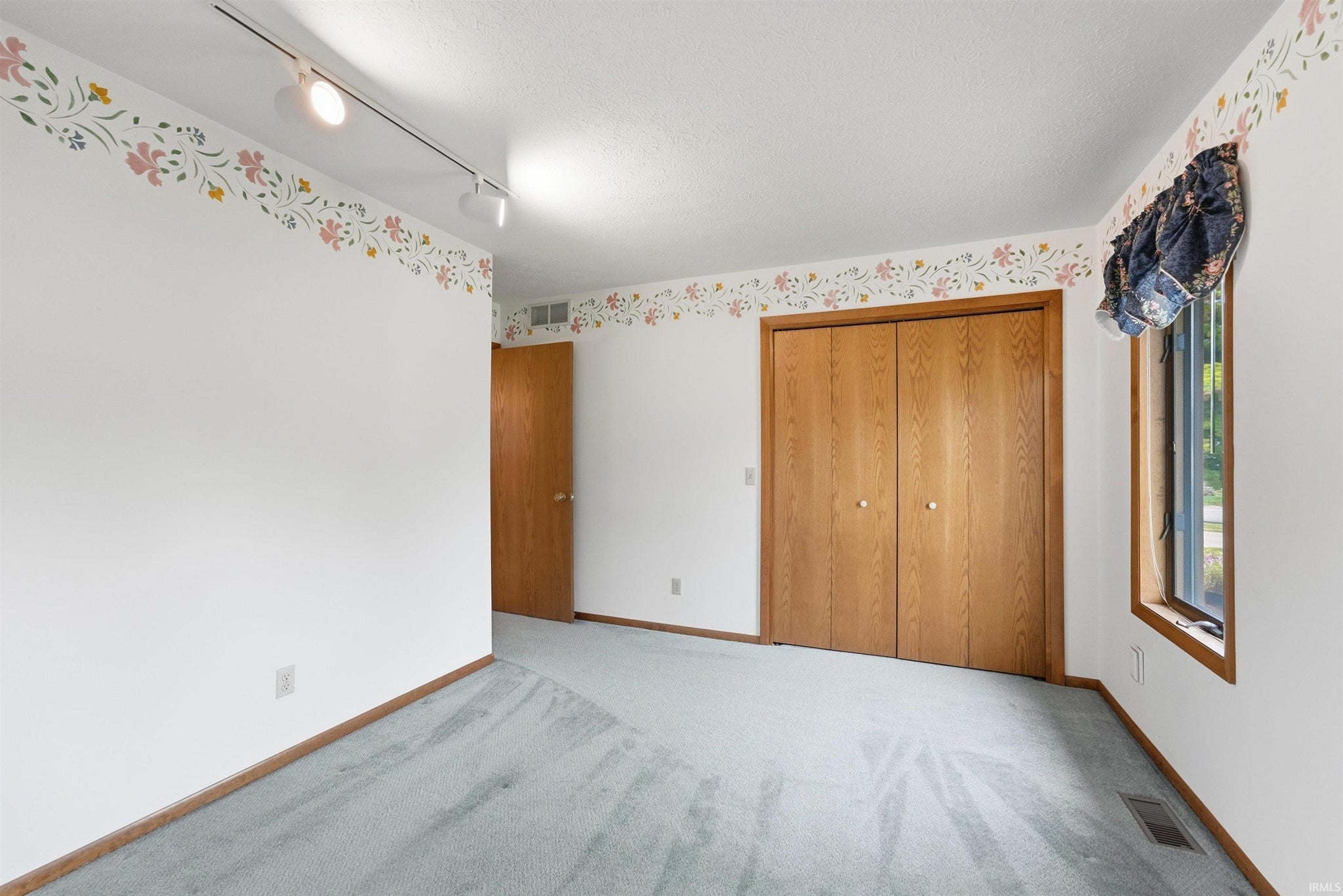 Image of 202 Colonial Drive