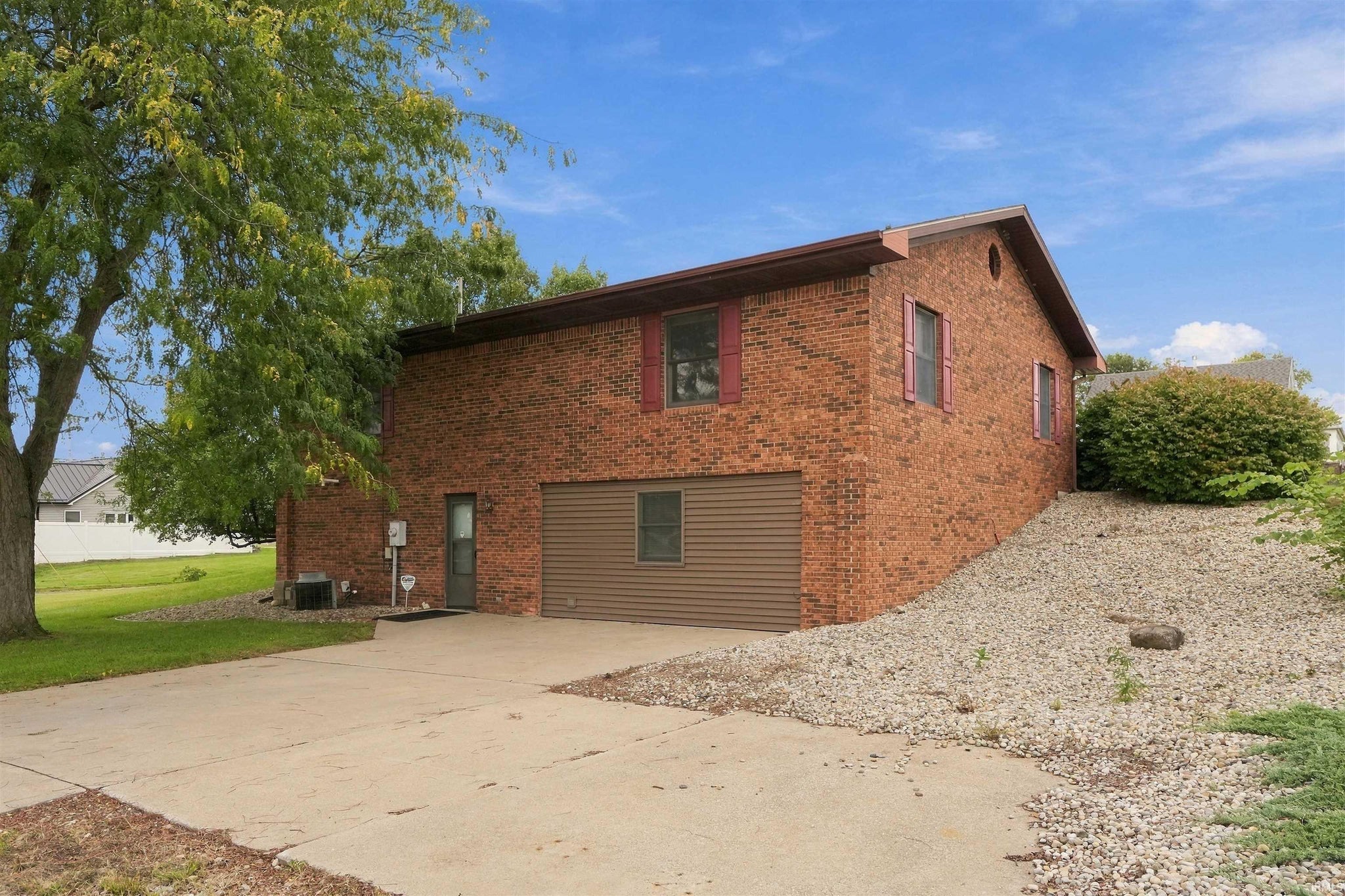 Image of 207 W Winona Avenue