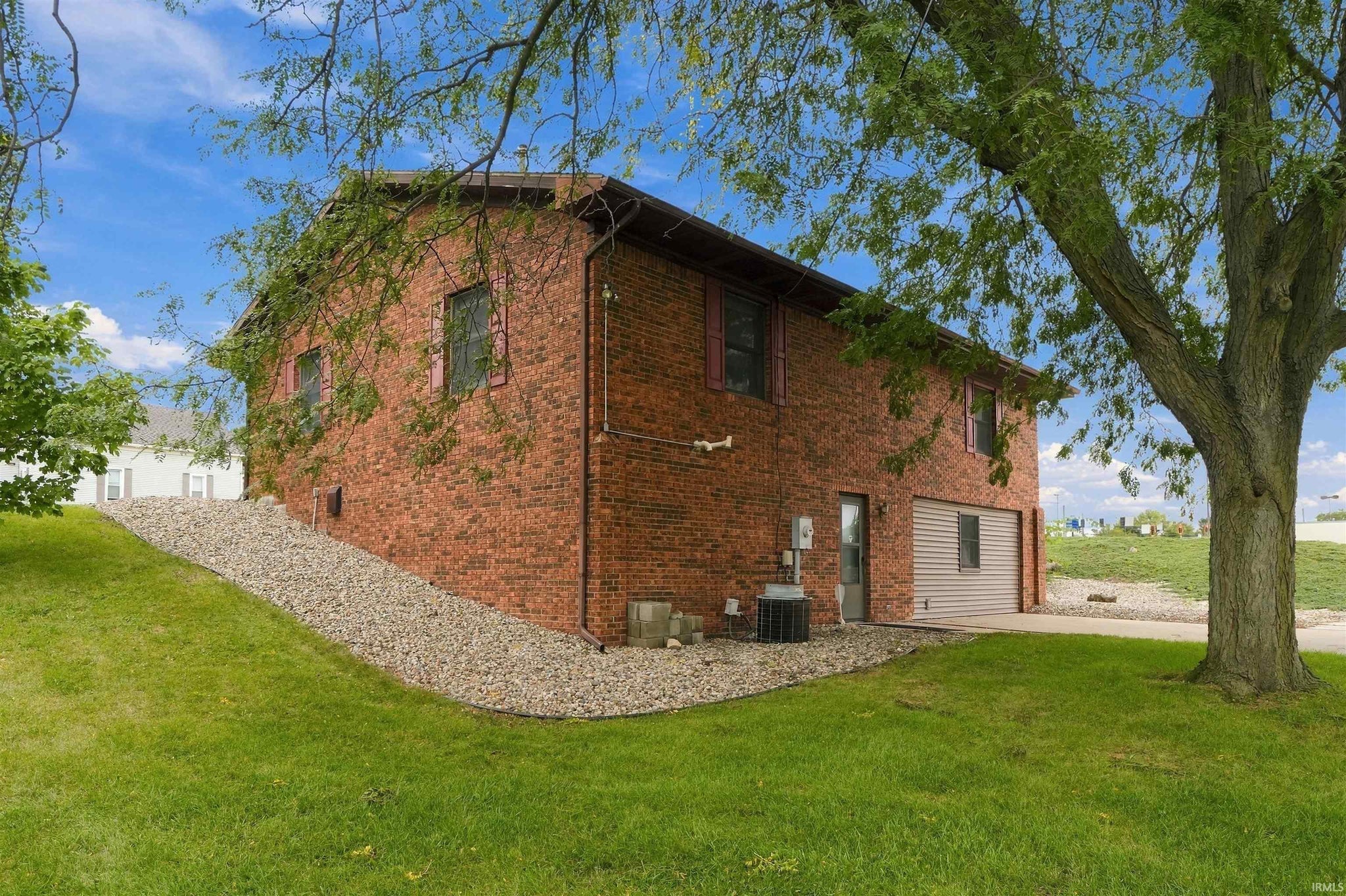 Image of 207 W Winona Avenue
