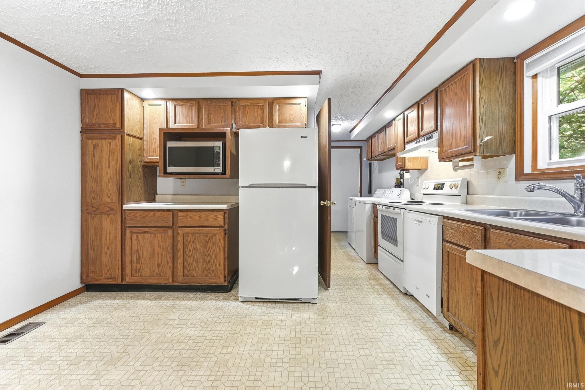Image of 2906 S Woodland Trail
